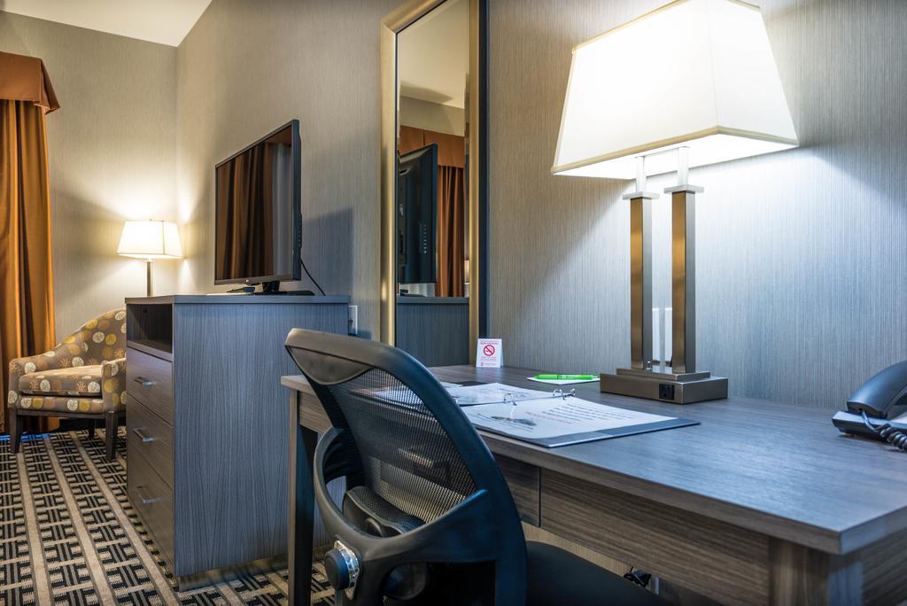 Timber Ridge Inn And Suites Fox Creek Oda fotoğraf